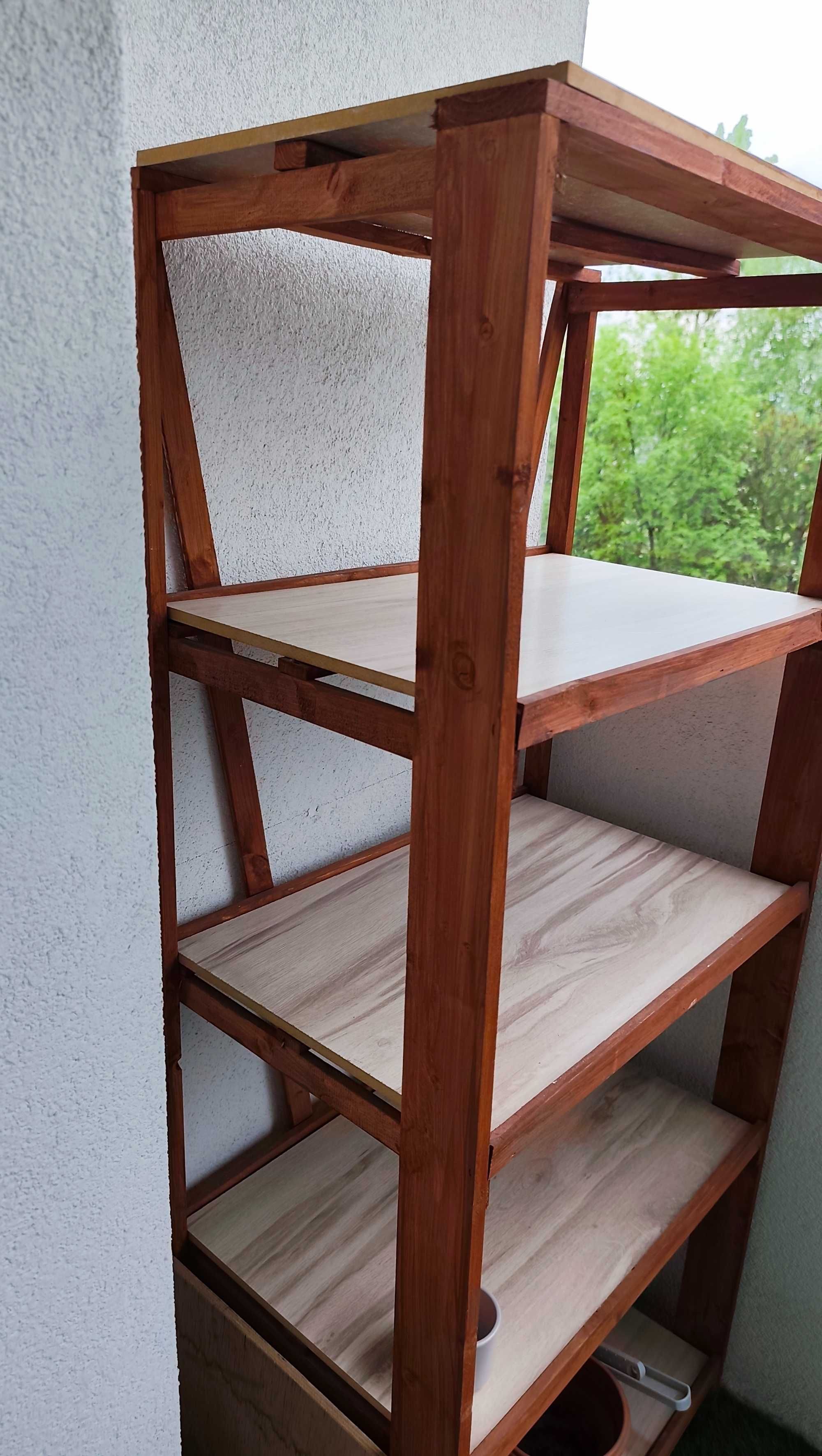 Sprzedam drewniany regał na balkon