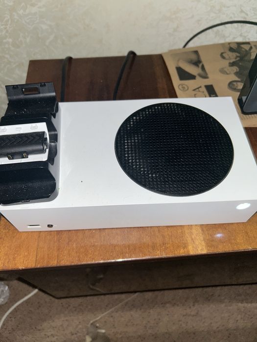 Xbox series s продам состояние отличное