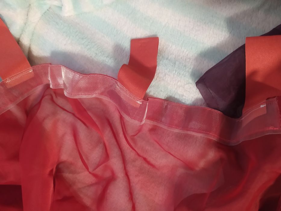 Тюль. Красная и фиолетовая