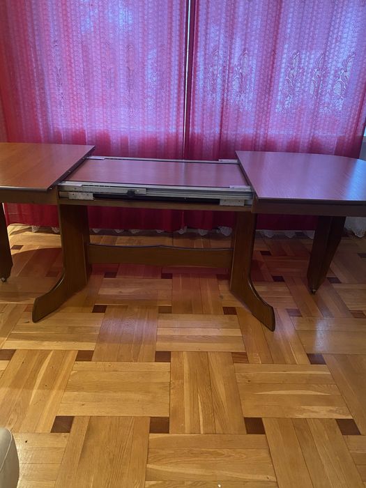 Solidny stół do jadalni