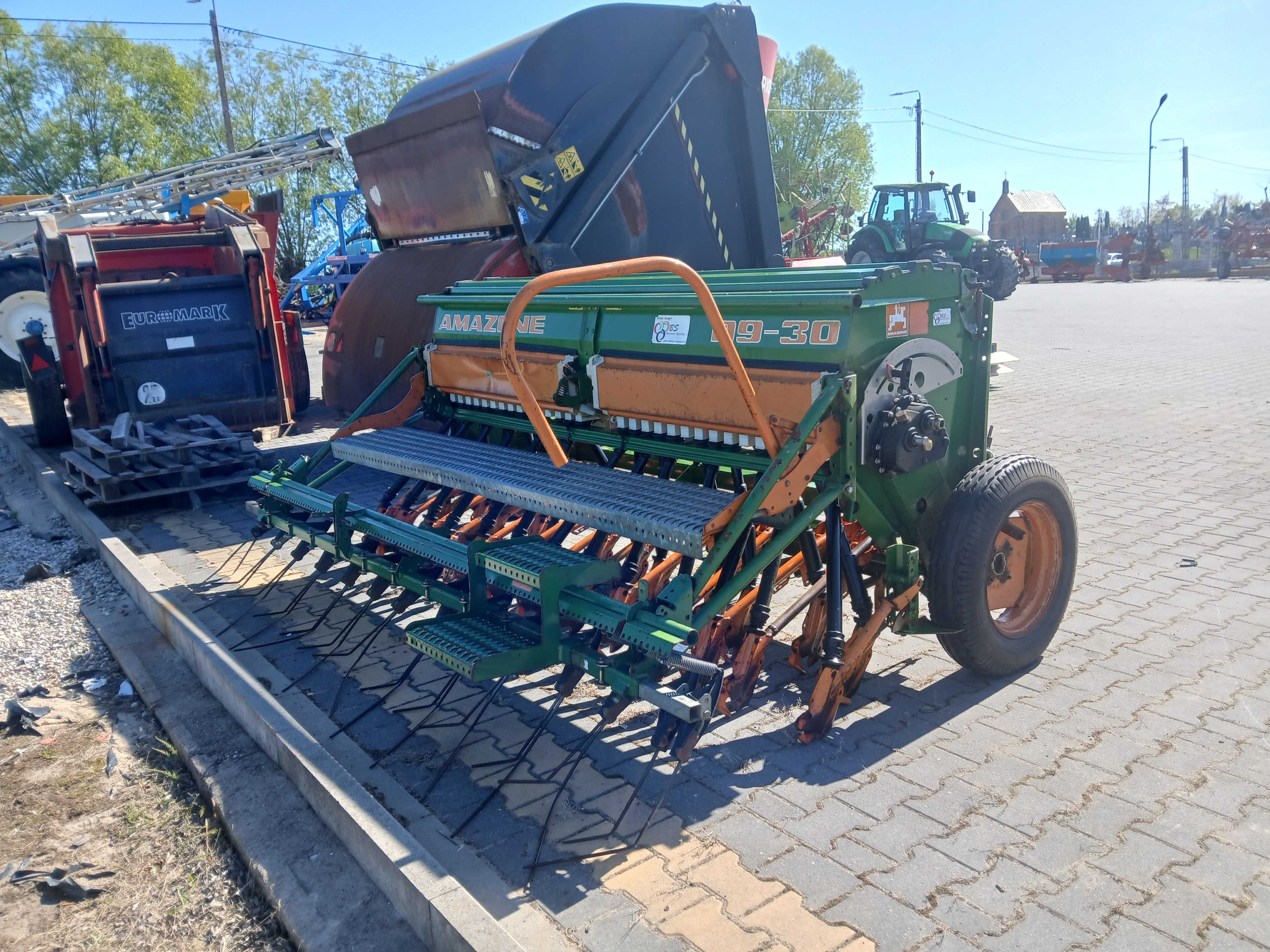 Siewnik zboza trawy Amazone d9 -30 specjal sciezki 25  rurek wysiew ku