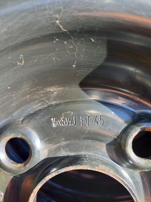 Opony zimowe na felgach stalowych 15"