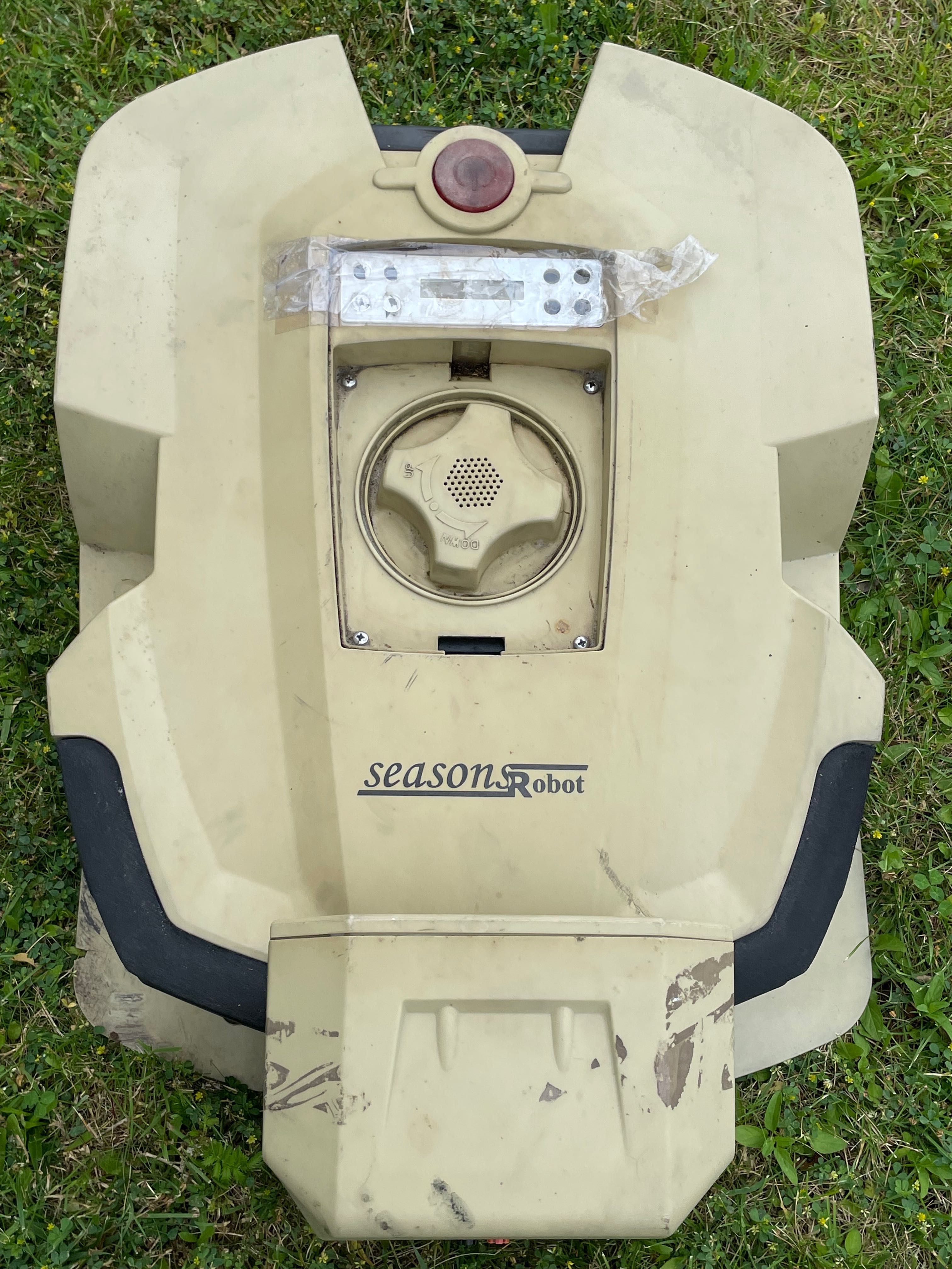 Robot koszący season robot