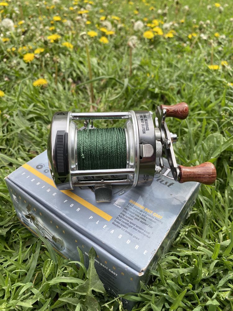 Мультиплікаторна катушка на сома. Salmo Diamond bait cast m4850