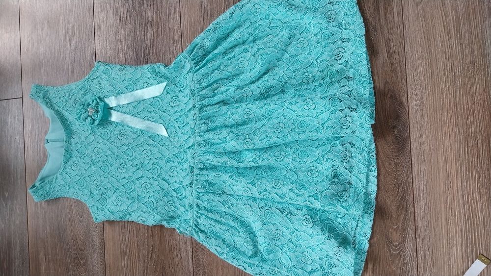 Sukienka koronkowa r. 134