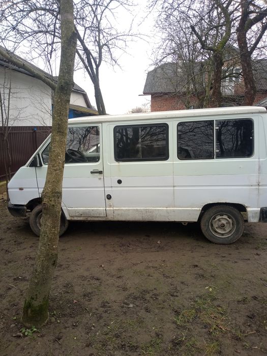 Продам бус Рено трафік