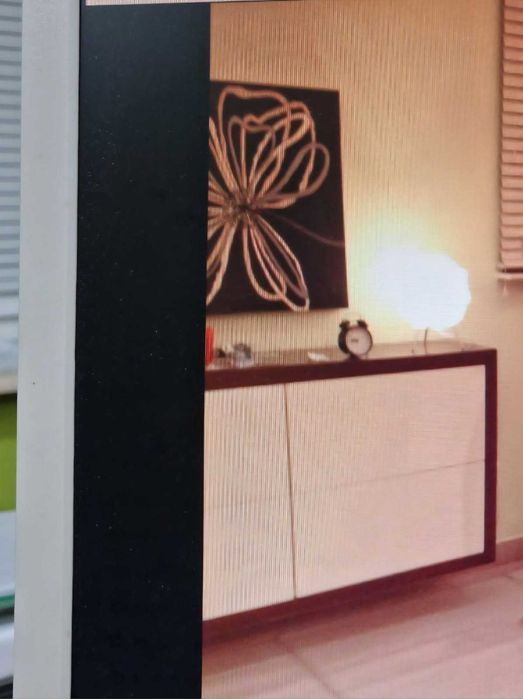 Pomieści 25 par butów -bardzo pojemna ,wisząca szafka na buty