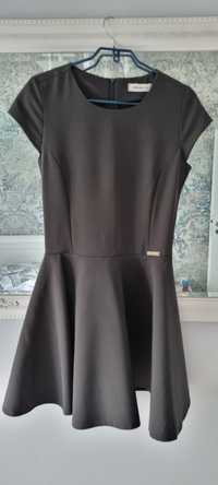 Sukienka rozkloszowana czarna XS