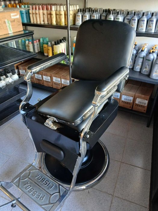 Cadeira de Barbeiro “Pessoa Lisboa” - Completamente Restaurada