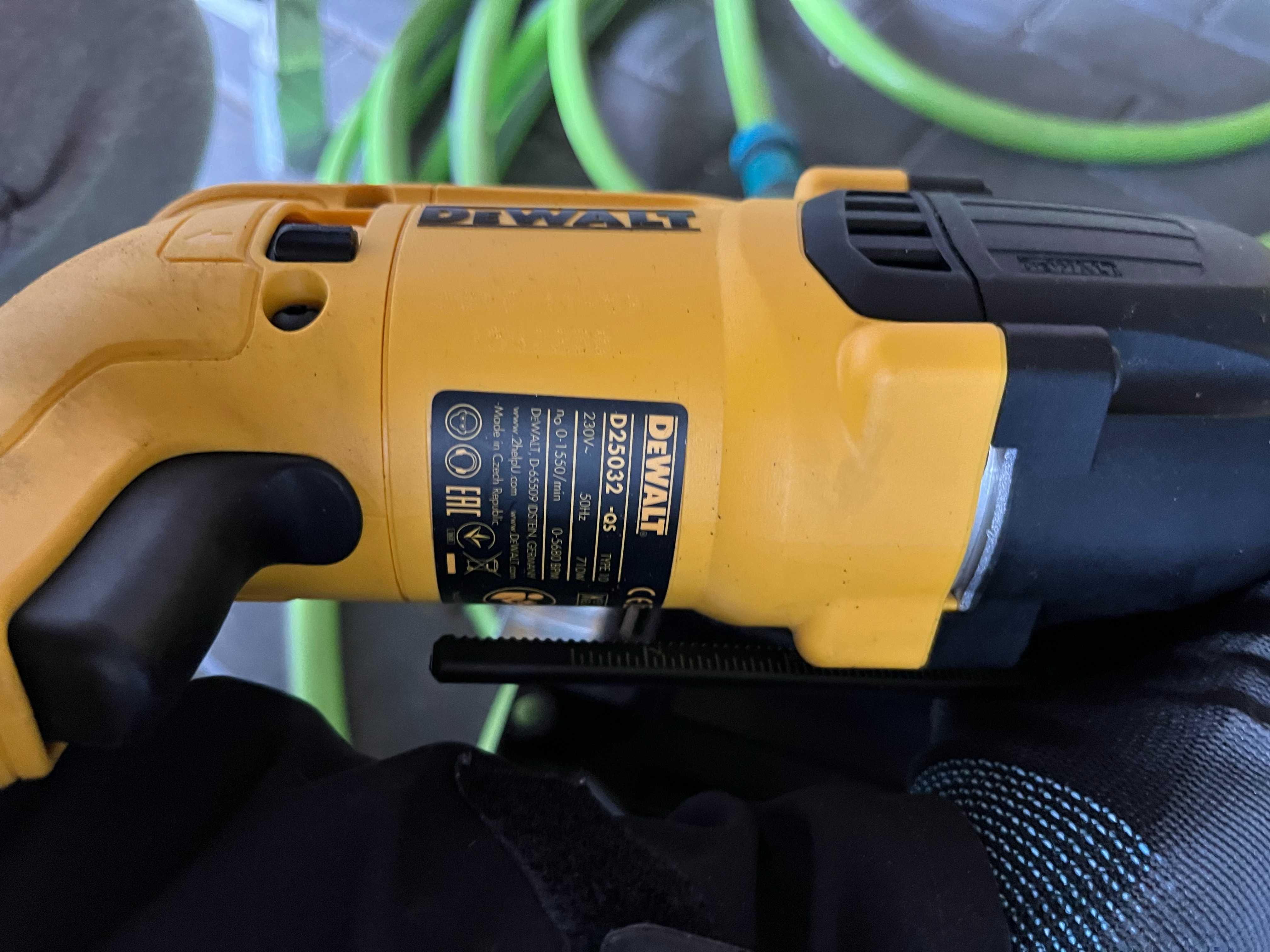 Młotowiertarka DeWalt 710W D25032-QS