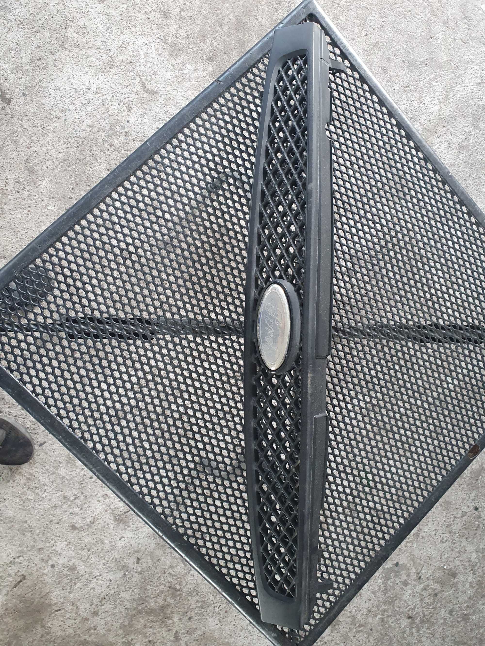 Grill atrapa Ford Fiesta mk6 przedlift