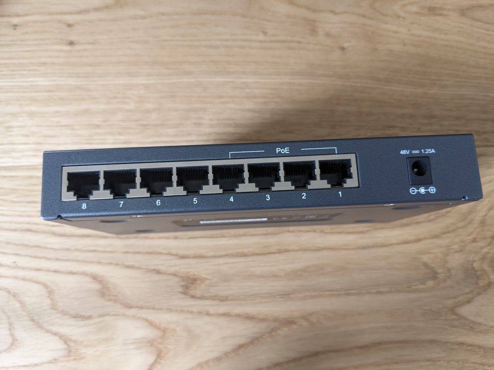 Switch TP-Link TL-SG1008P 8 Portas Gigabit (4 PoE) – Como novo