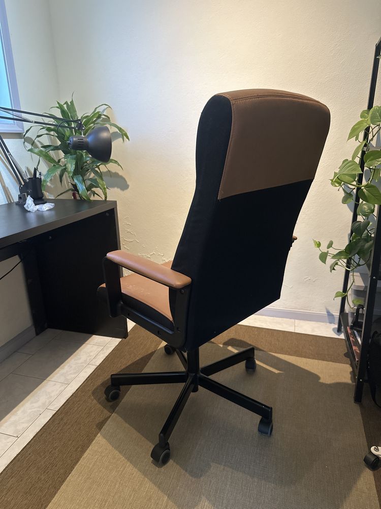 Cadeira secretaria IKEA em pele
