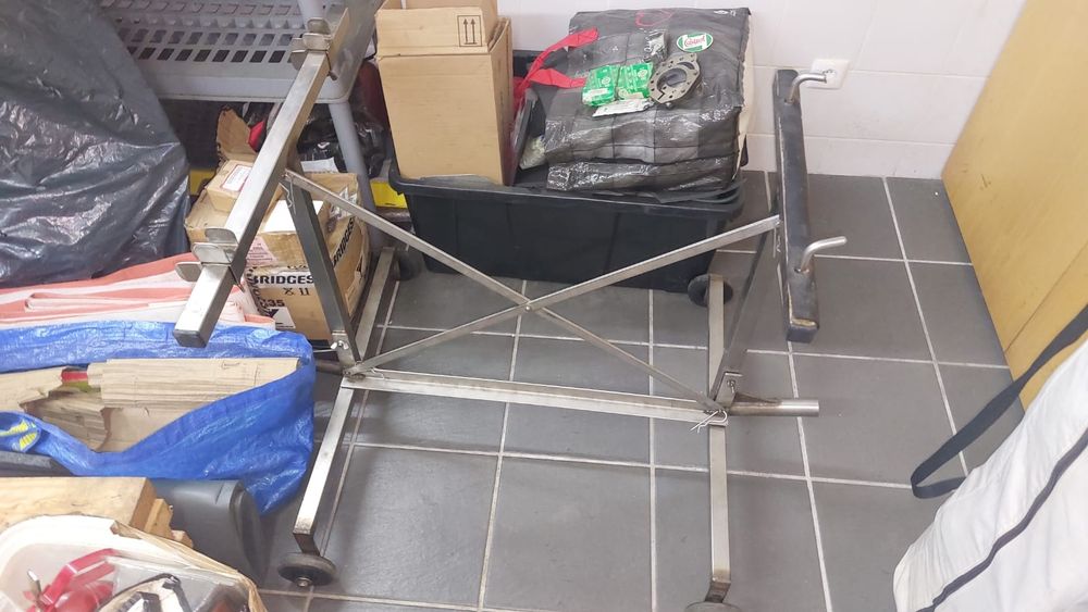 Material sortido, jantes e pneu de karting