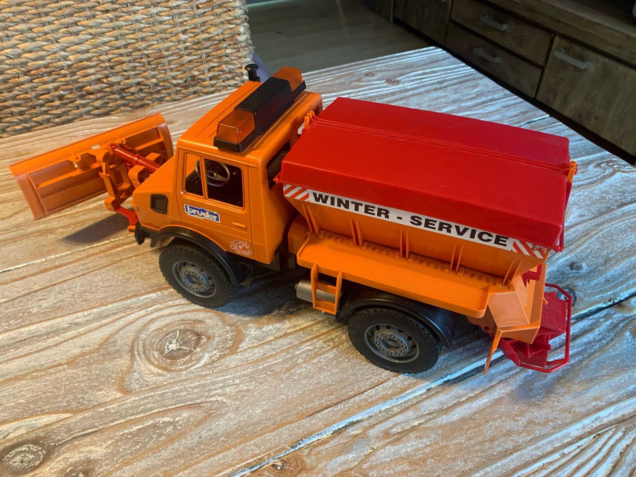 MB Unimog odśnieżarko piaskarka - BRUDER 02572