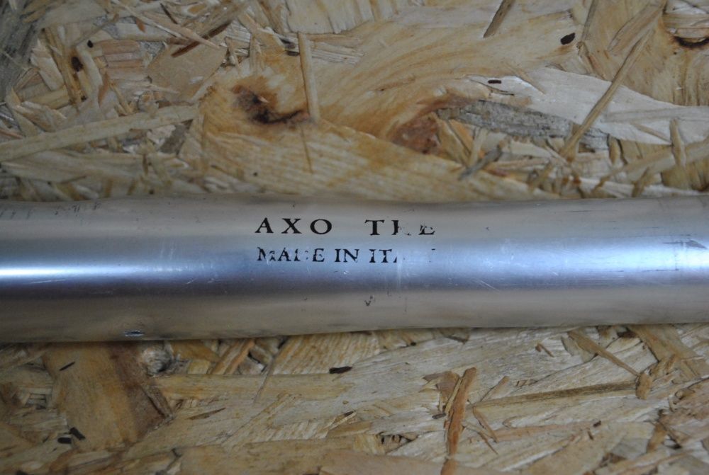AXO prosta kierownica aluminiowa 560 x 25.4 mm