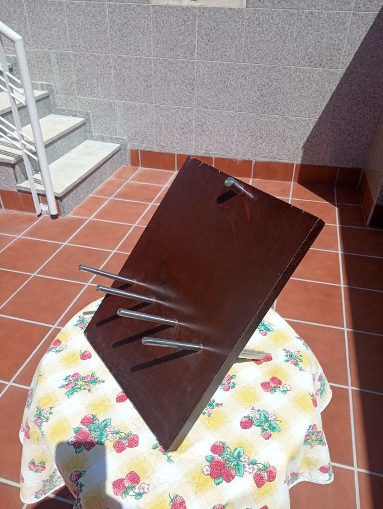 Porta revistas maciço