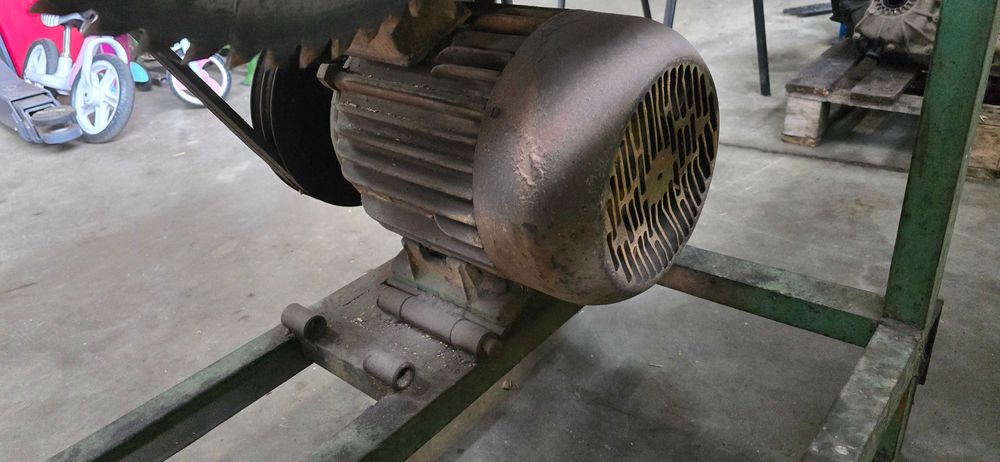 PIŁA tarczowa do drewna krajzega masywna cięzka dużą 400v siła