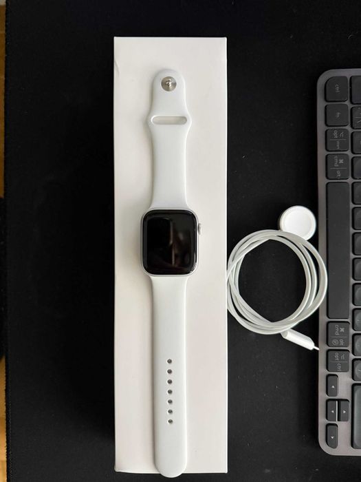 Smartwatch Apple Watch 8 GPS 45mm koperta z aluminium