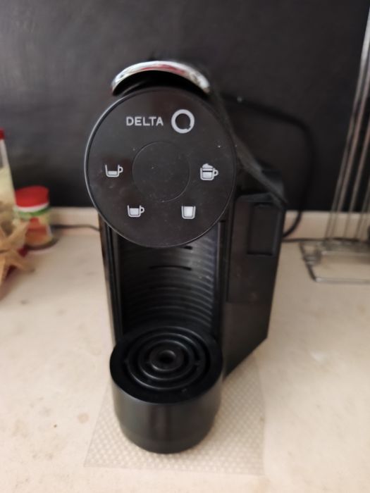 Máquina de Café Delta Q Mini MilkQool Preto