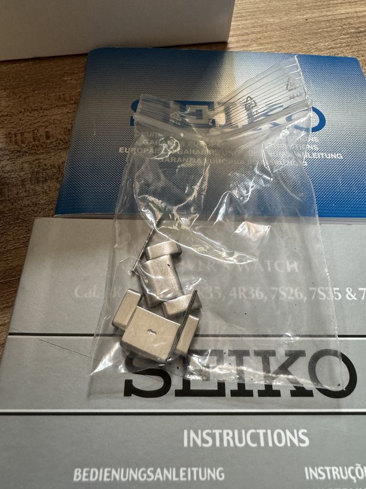 Seiko Kinetic 5M83-0AB0