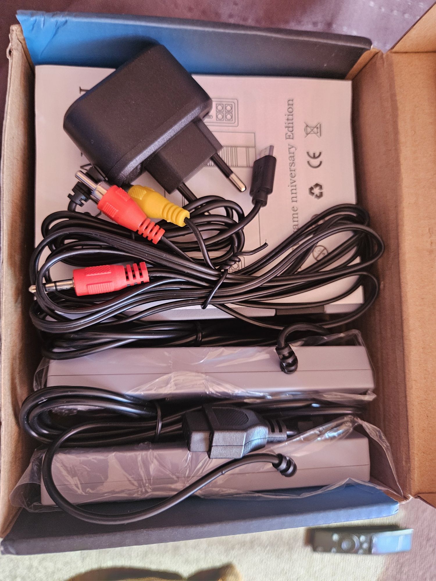 Nowa konsola retro z 2 padami i kabl 620 gier