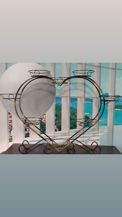 Продам кованные подставки для цветов.