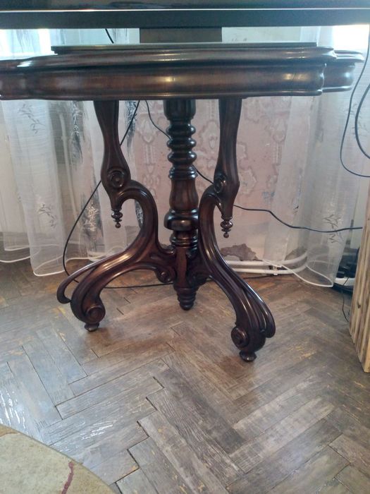 Реставрация дверей, меблей, лестниц, стекольные работы.