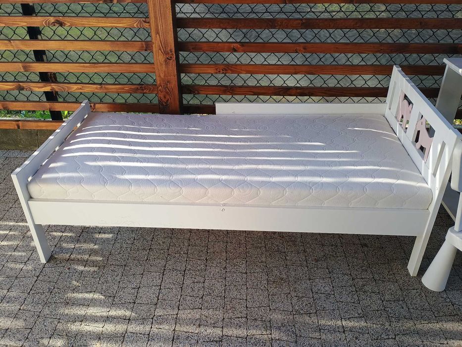 łóżko do pokoju dziecinnego-długość 180 szerokość 80