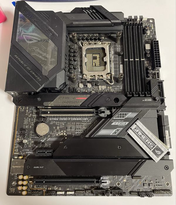 Материнская плата ASUS ROG STRIX Z690-F