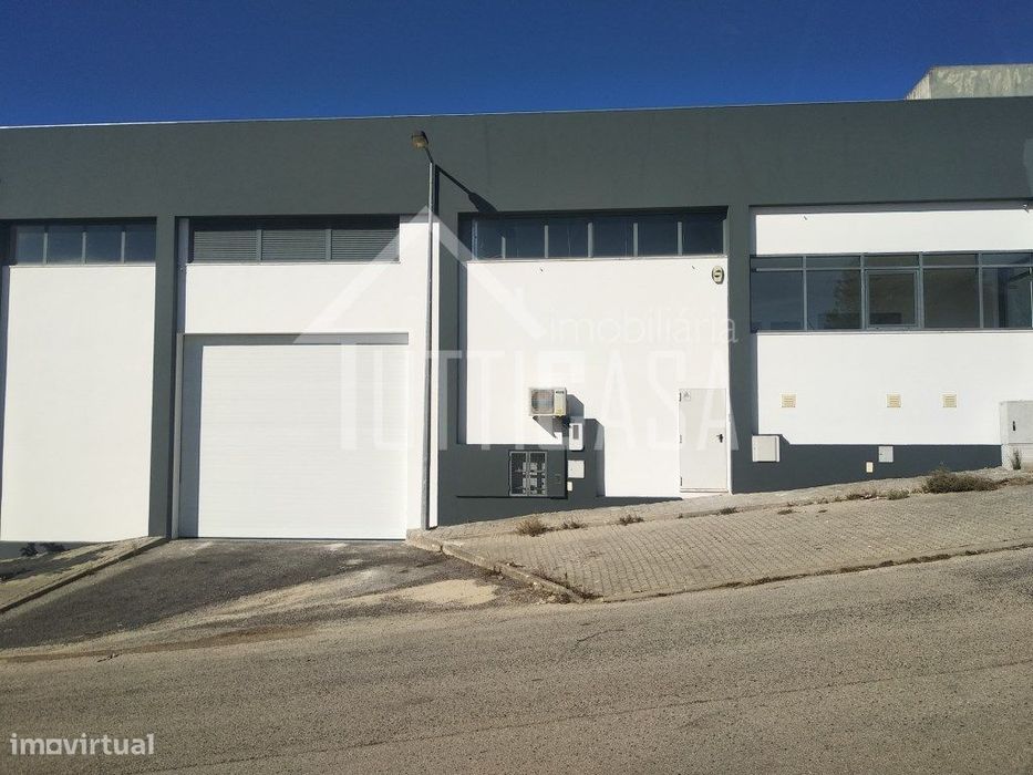 Armazém industrial em São Miguel de Alcainça