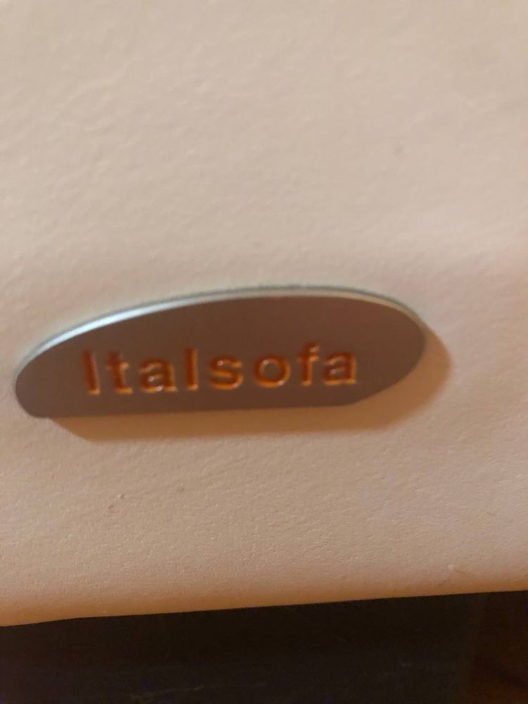 Итальянский кожаный диван ITALSOFA. Раскладной. Молочно-бежевый