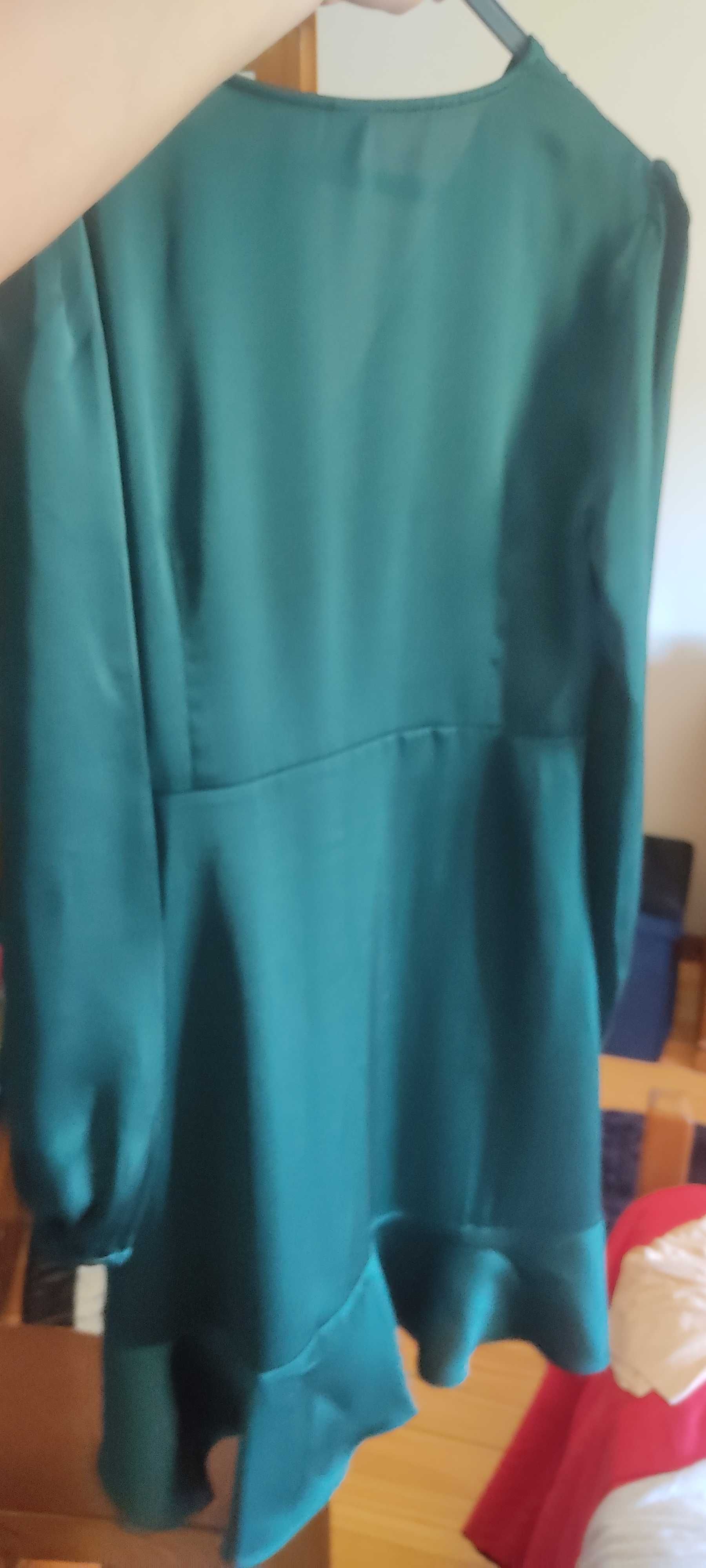 Vestido de cetim (manga comprida)