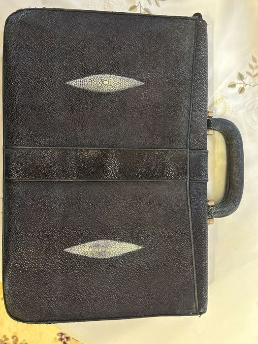 Портфель из натурального ската