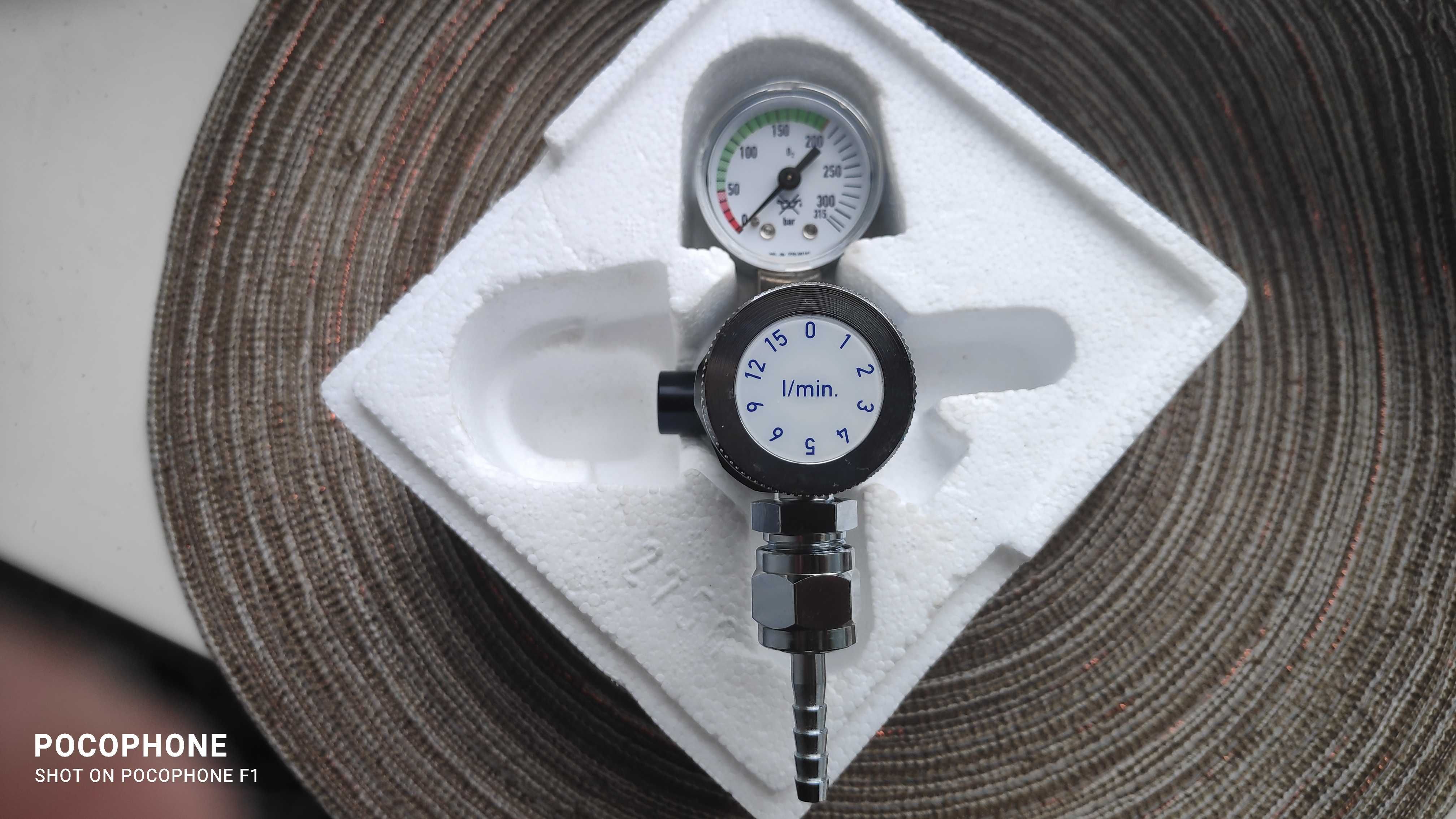 Regulator reduktor do butli z gazem medycznym Spectromed  GERMANY