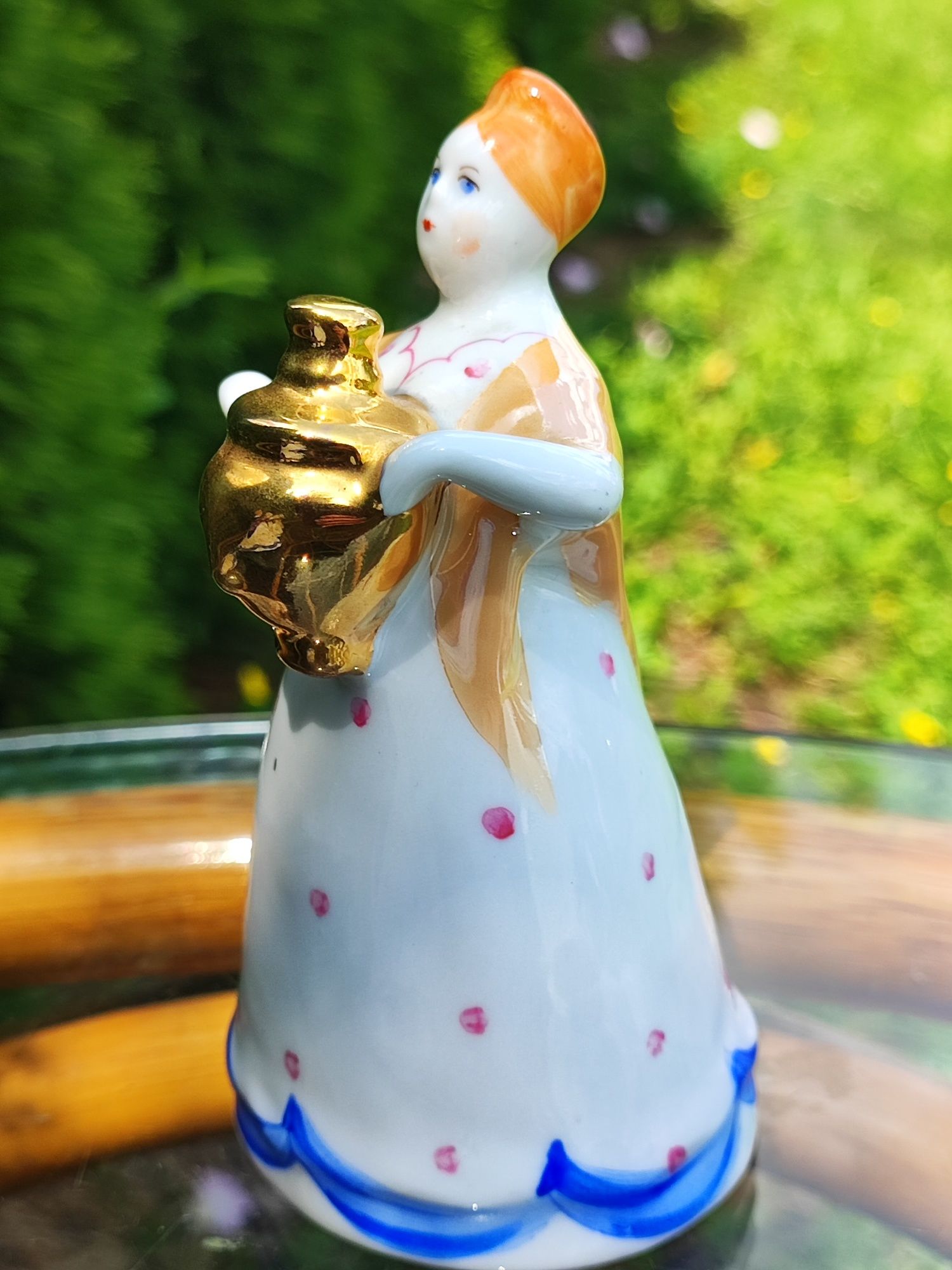 Figurka porcelanowa Dziewczyna z samowarem ZSRR,Dulowo od lat 1988