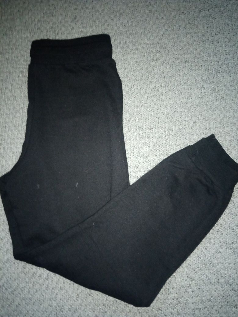 Czarne dresy, spodnie dresowe, dla chłopca, 134 cm