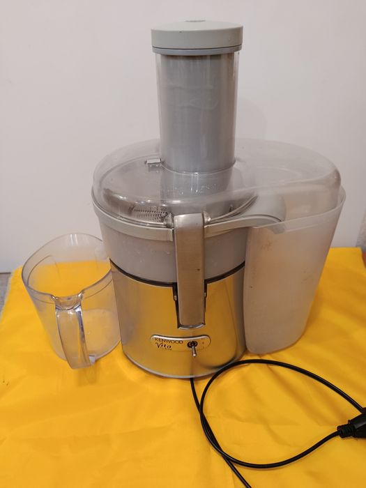 Соковитискач Kenwood Vita Pro-Active JE750 .