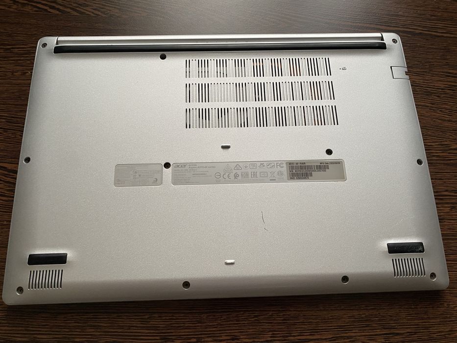 Продам хороший ноут Acer, отлично держит зарядку, для работы.