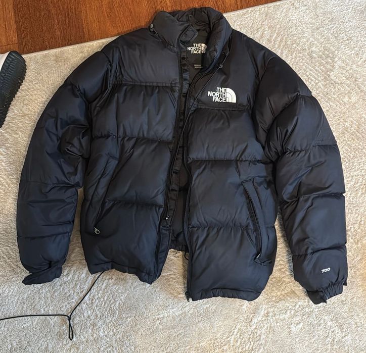 Czarna kurtka puchowa the north face