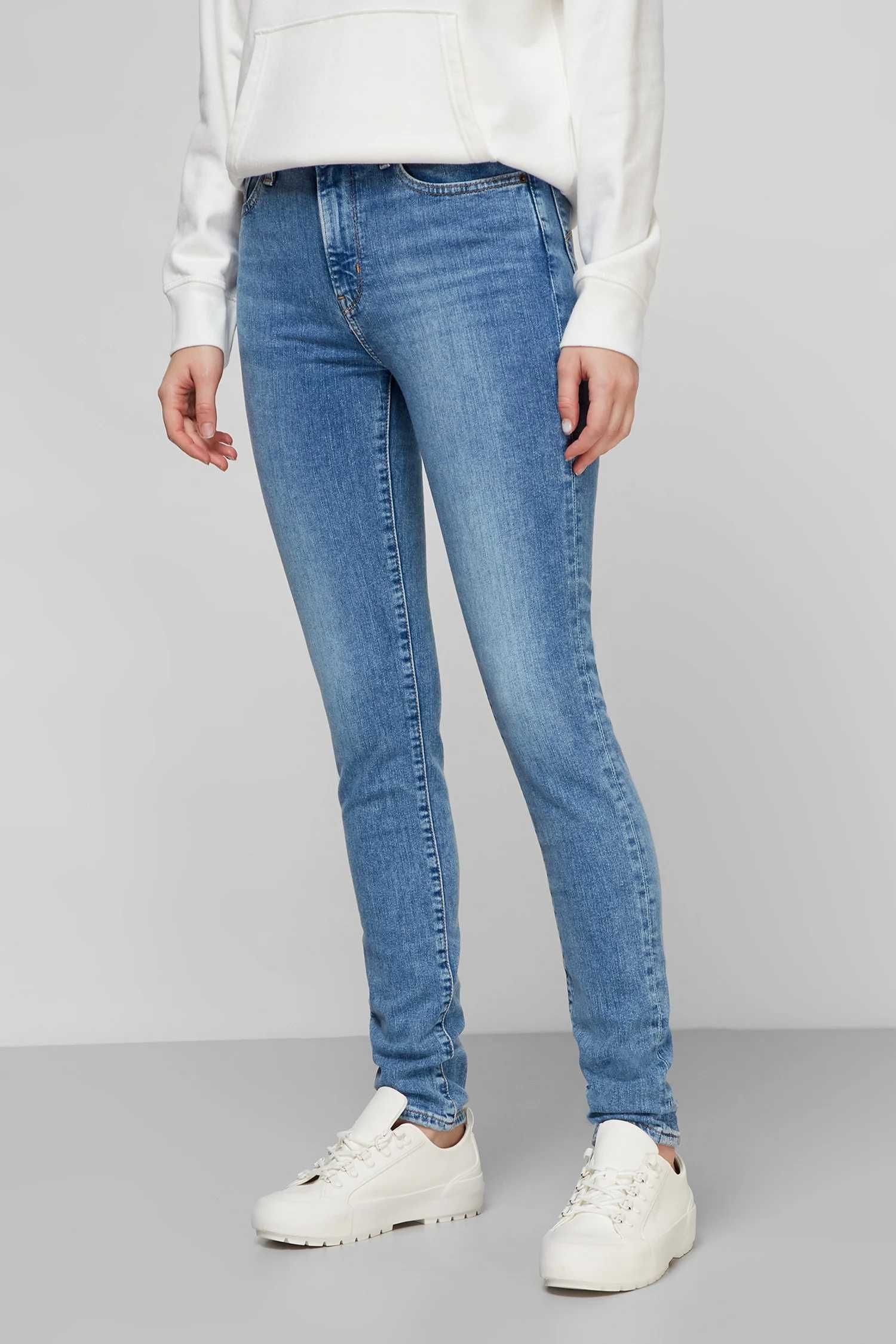 В наявності
Джинси levis, фасону 721 hight rise skinny, 26/28 розмір