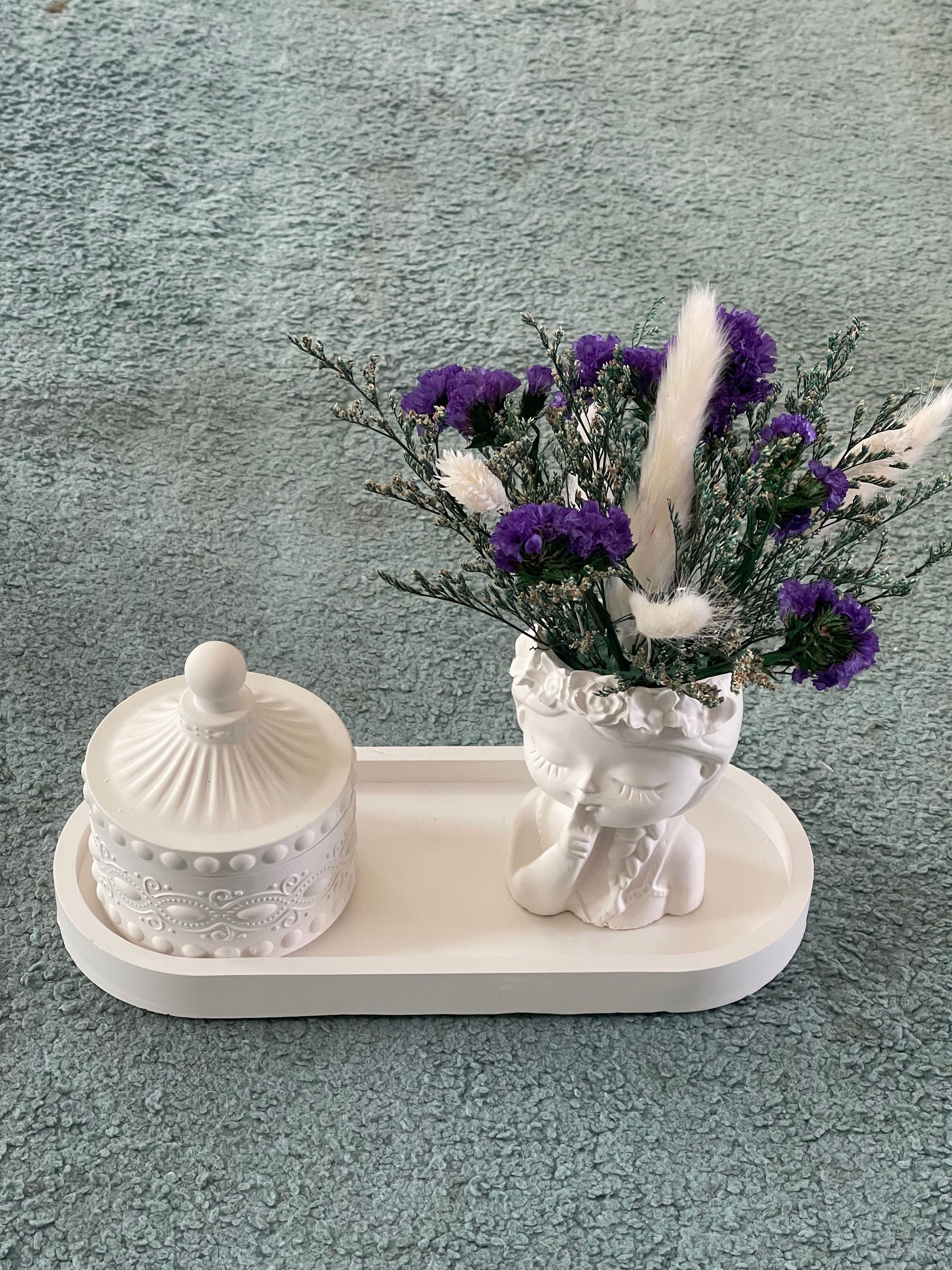 Conjuntos em gesso com flores