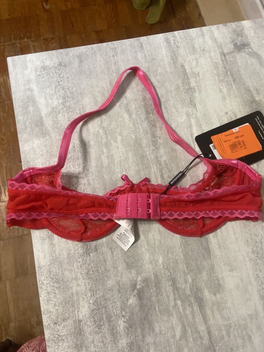 Бюстгалтер Prettylittlething