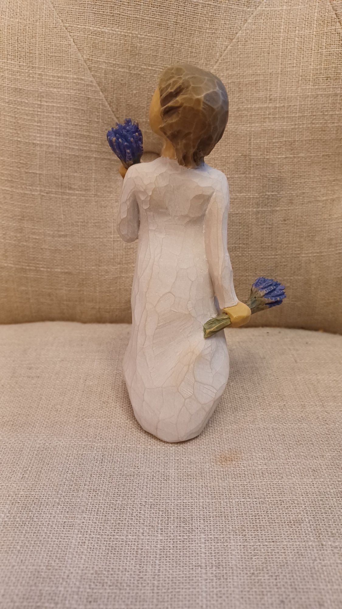 Figurka dekoracyjna Willow Tree Lavender  Dziewczynka z lawendą