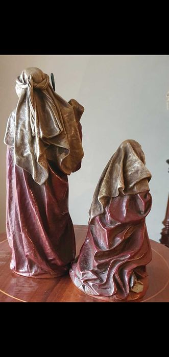 Esculturas da Nossa Senhora Grávida e de S. José.