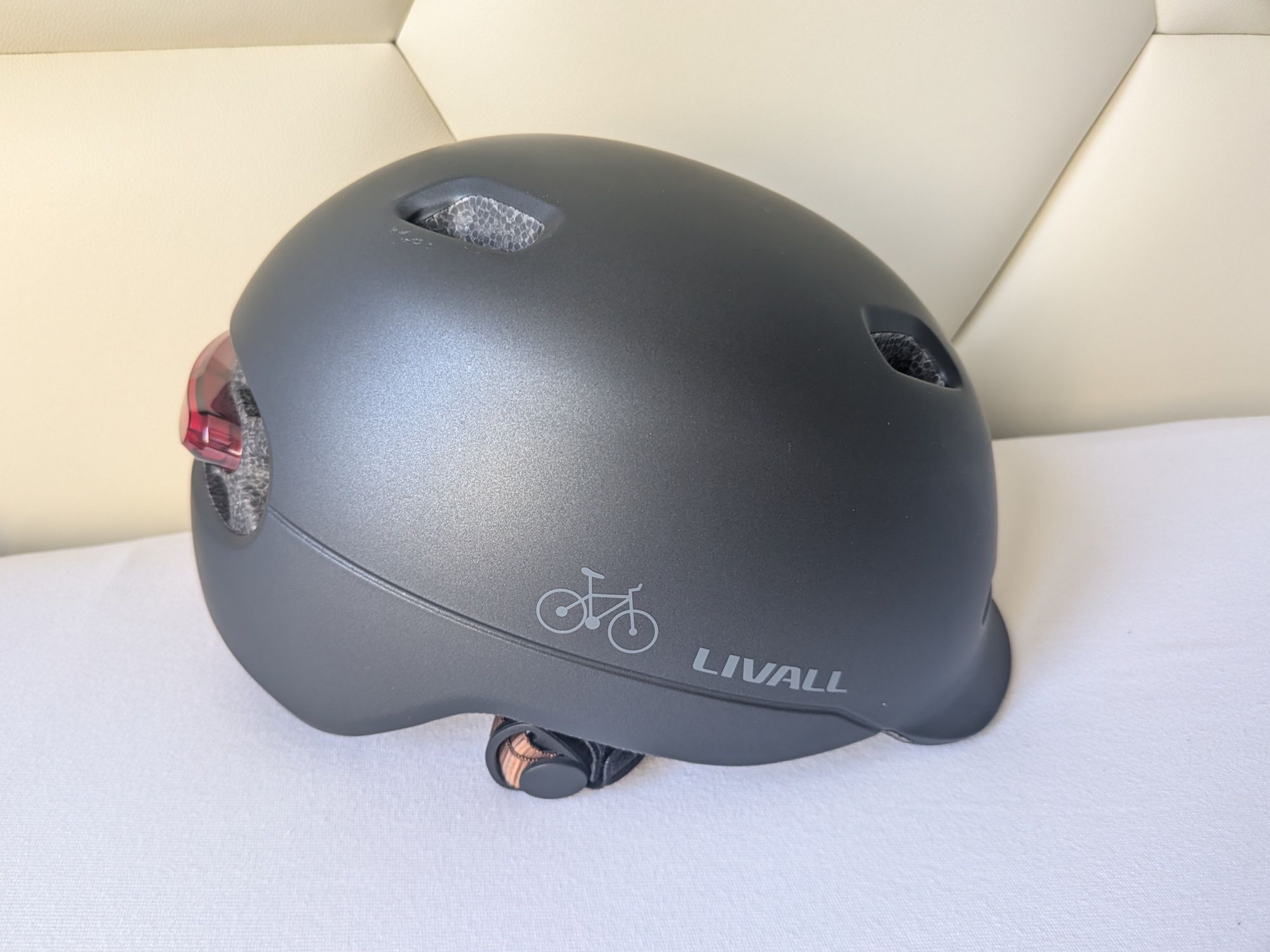Livall C20 Kask z LED na Hulajnogę / Rowerowy / Rolki /  Czarny