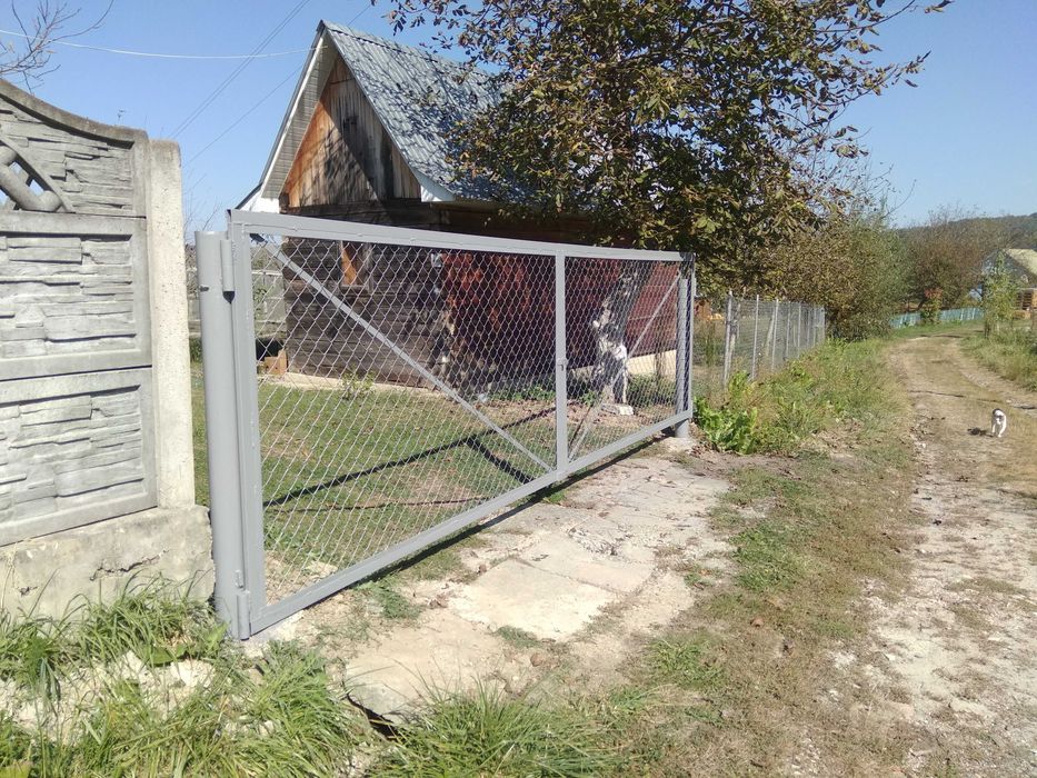 Продам будинок. Розташований в с.Тисовець 9 км від м.Чернівці