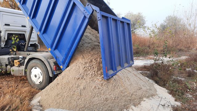 Доставка песка, щебня, отсева, шлака и камня-бута. 10-15 тонн