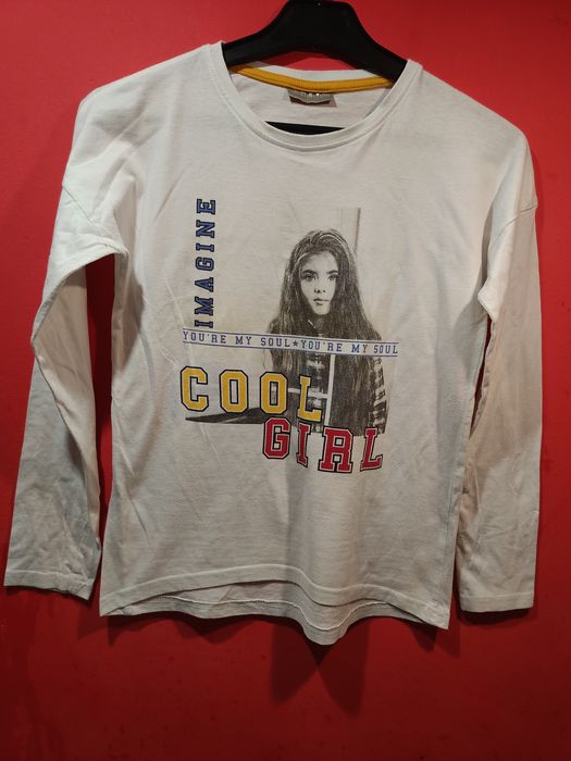 Biała bluzka dla dziewczynki firmy Pepco.