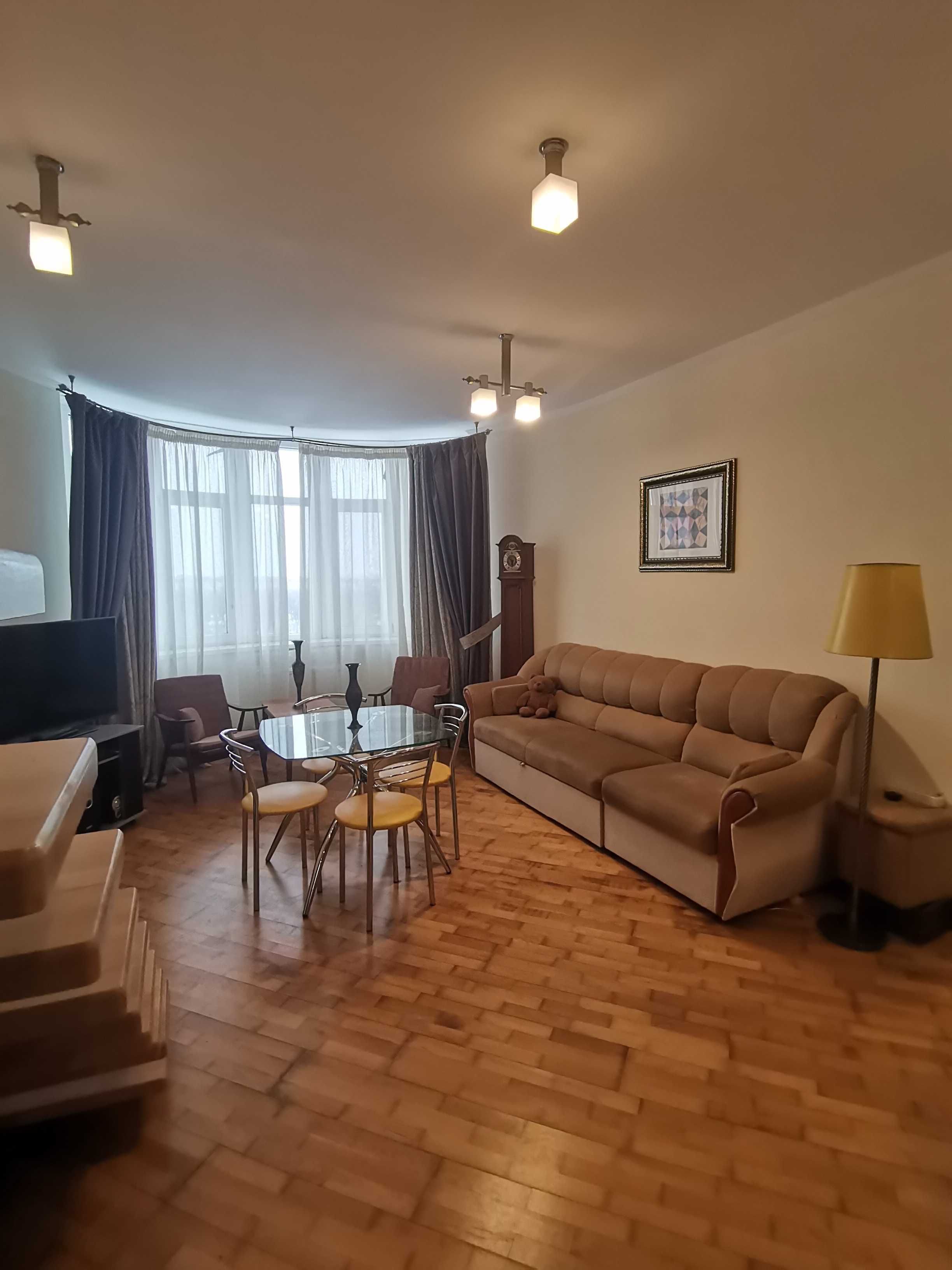 Продам 2 рівневу квартиру в самому центрі міста, 91м2.